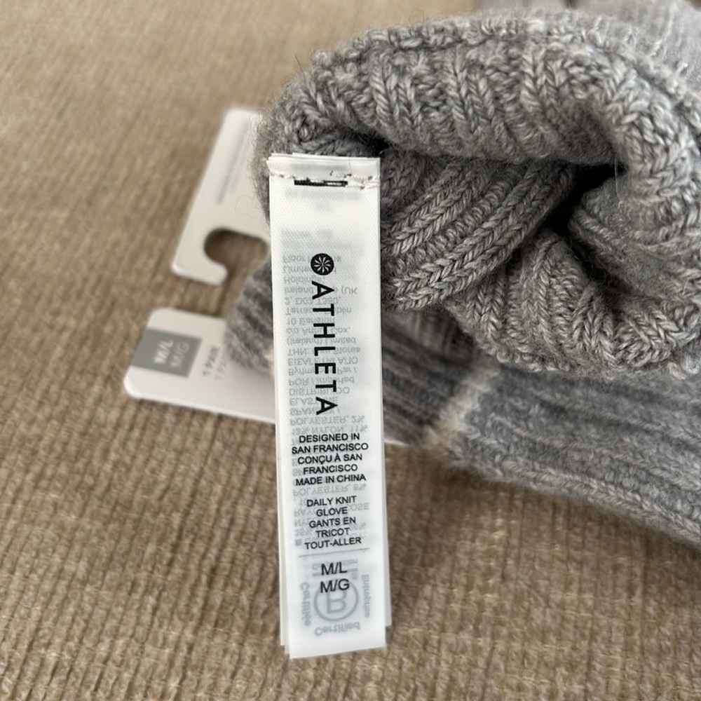 NWT Athleta Daily Knit Gray & White Winter Gloves Size Medium Large - Picture 5 of 7